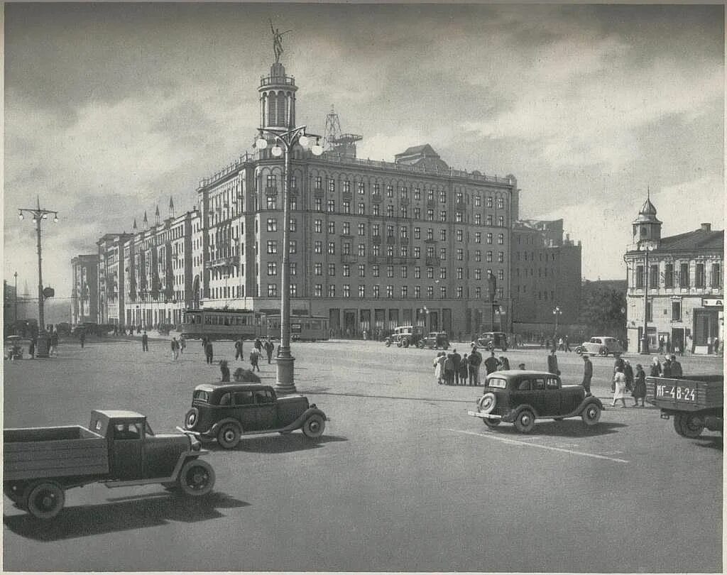 Образование улицы горького. Улица Горького (Тверская) Москвы 1939. Улица Горького Москва 1930. Тверская улица 1940-е. Тверская улица в 30е годы.