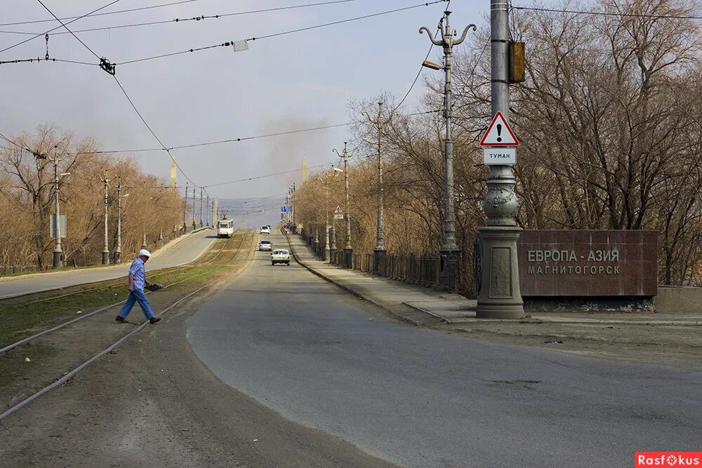 обелиск европа азия магнитогорск. центральный переход. южный мост магнитогорск. центральный переход магнитогорск. магнитогорск город европы и азии.