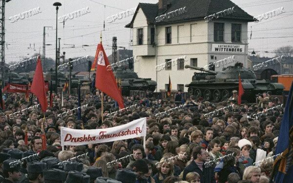 Вывод войск ссср из германии. Вывод войск из Германии 1994. Вывод советских войск из Германии 1990. Вывод советских войск из ГДР. Вывод советских войск из Германии 1994.