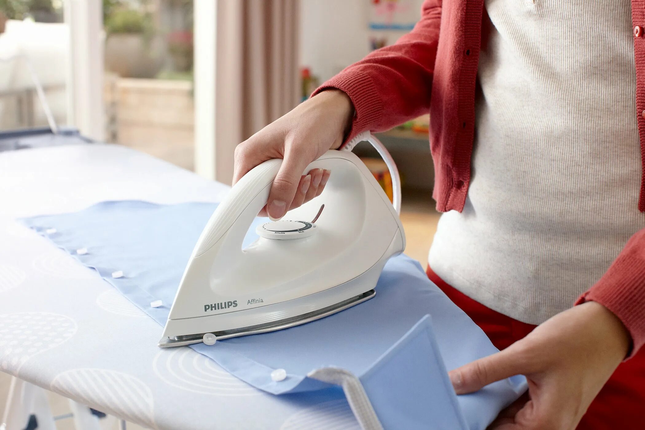 Можно ли гладить мокрые вещи утюгом. Утюг philips gc160/02. глажка утюгом. гладить вещи. глажка белья.