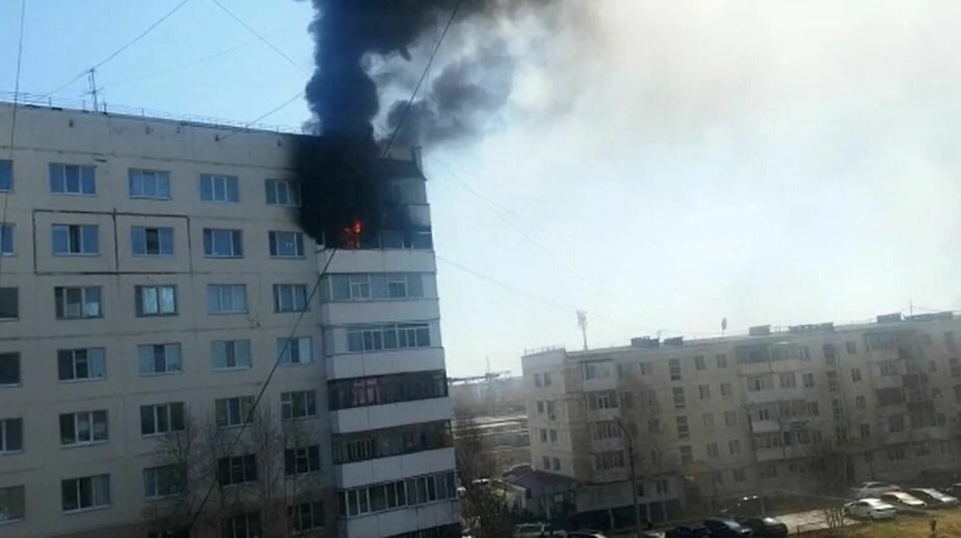 Еда пыть ях. Пыть-ях 5 мкр 5. многоэтажный дом. пожар в квартире. дом девятиэтажка.