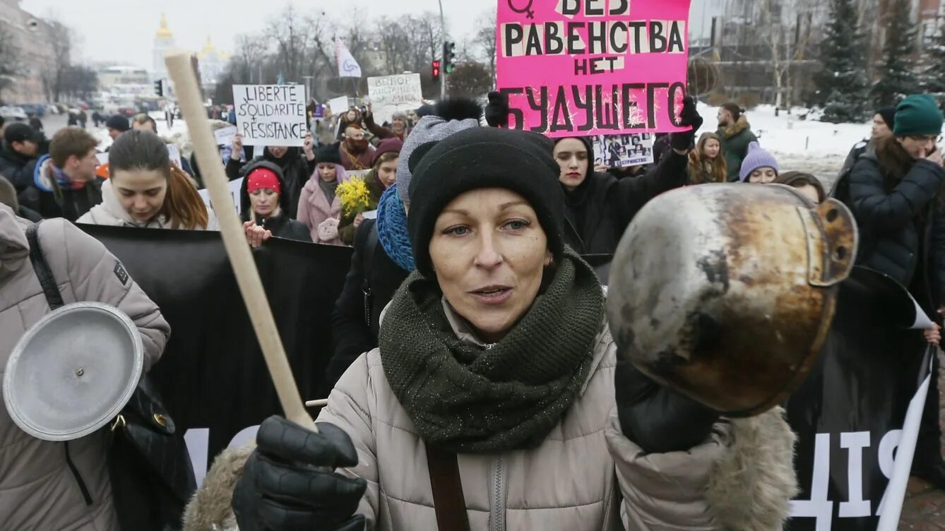 Акция пустых кастрюль. Митинг пустых кастрюль. Кастрюльный бунт.