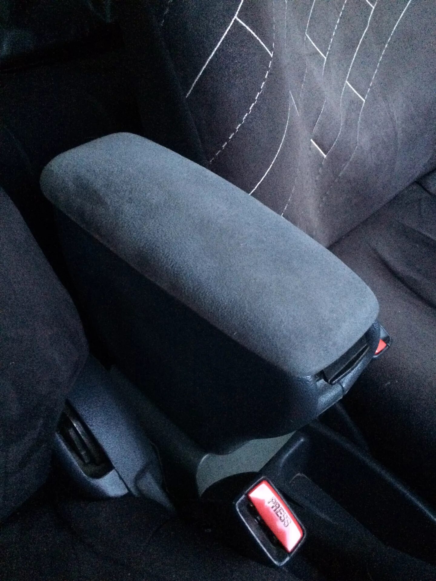 Подлокотник тойота аурис. Подлокотник на toyota vitz 3 поколение. Подлокотник vitz scp10. Подлокотник vitz 130. Подлокотник на витц 10.