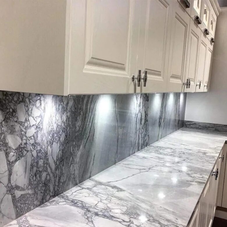 Серая мраморная столешница. Фартук stone marble calacatta. столешница под мрамор для кухни. столешница серый мрамор. столешница для кухни серый мрамор.