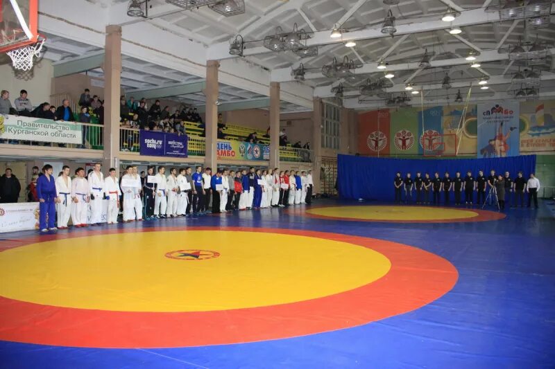 Спорткомплекс медведь славянск. Тренажерный зал медведь. Спорткомплекс медведь. Самбо медведь курган. Спорткомплекс медведь.