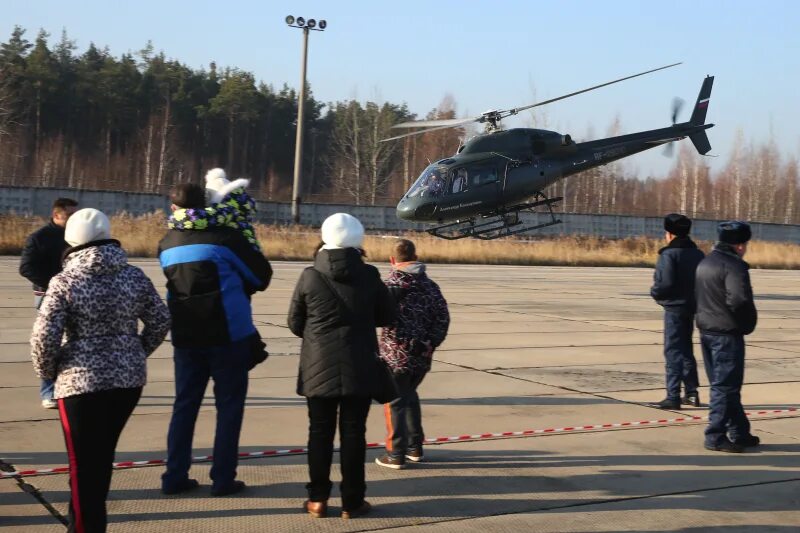 Новости аэродром чкаловский. День открытых дверей на аэродроме Чкаловский. Вертолёты на Чкаловском аэродроме. Авиационный отряд.