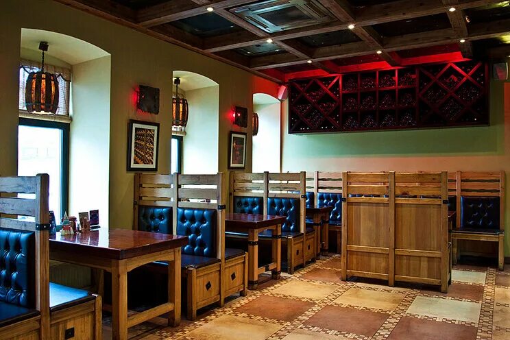 Пивнуха у федоровича звенигород. Интерьер пивных ресторанов. Магазин пивнуха. Пиво в ресторане. Экспромт бар.