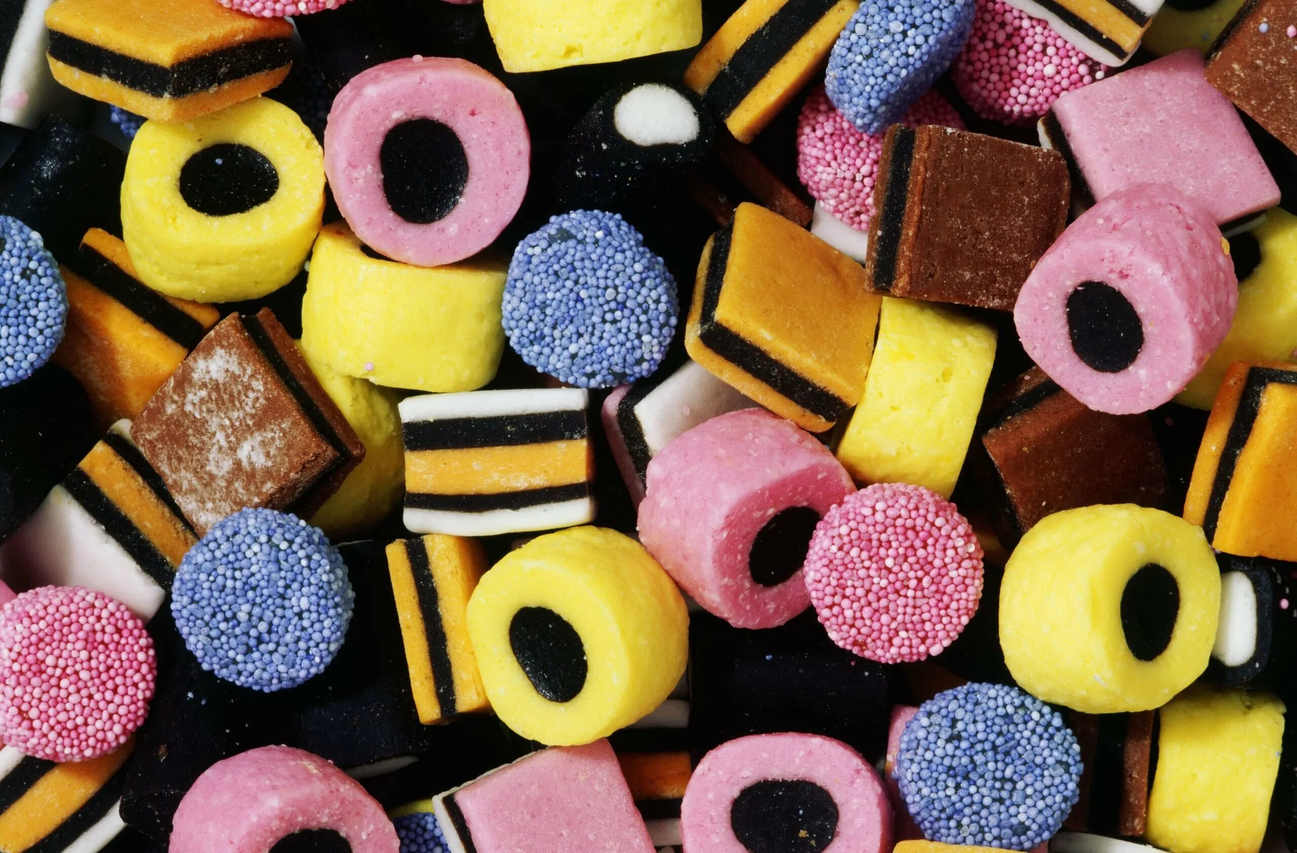 Соленая лакрица. Liquorice Allsorts. Лакрица. Лакрица сладость. Лакрица конфеты.