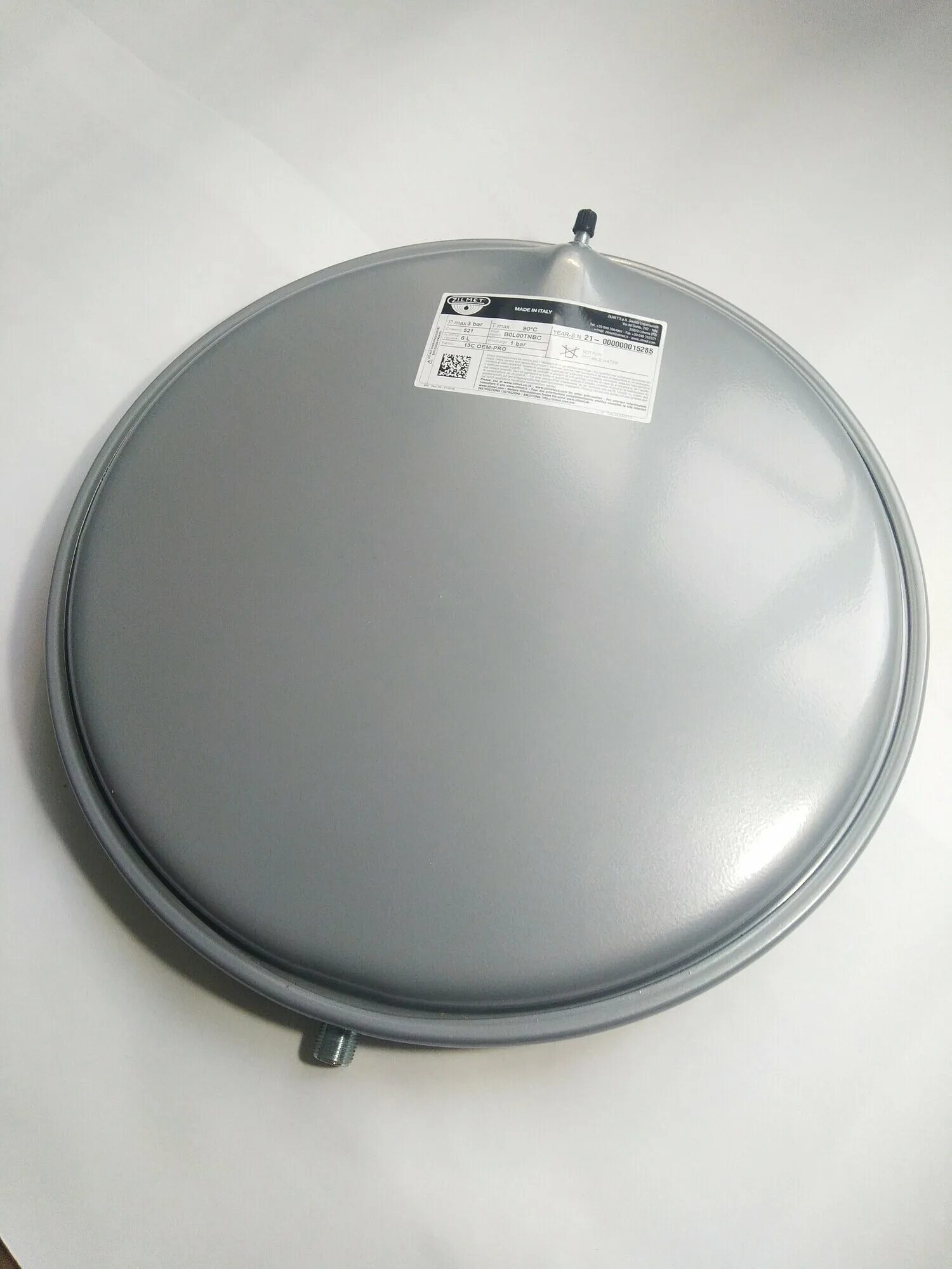 Zilmet cal-pro 150л 1300015000. 65104261 расширительный бак. Расширительный бак на вайлант 181061. Расширительный бак в газовом котле аристон. 13c0000807 бак расширительный.
