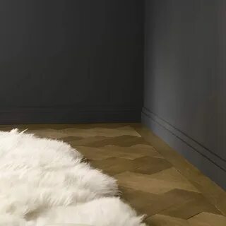 Плинтус крашенный в цвет стен