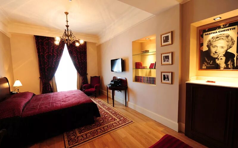 Комната агаты. Комната агаты. Интерьер агаты кристи. Аметист слэбы. Комната агаты кристи.