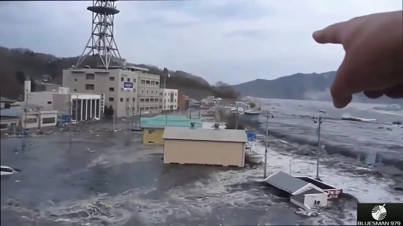 Цунами в японии 2011 невероятные кадры фукусима. Tsunami in japan 2011. Землетрясение в японии 2011. Цунами в японии в 2011. Землетрясение в японии 2011 цунами.