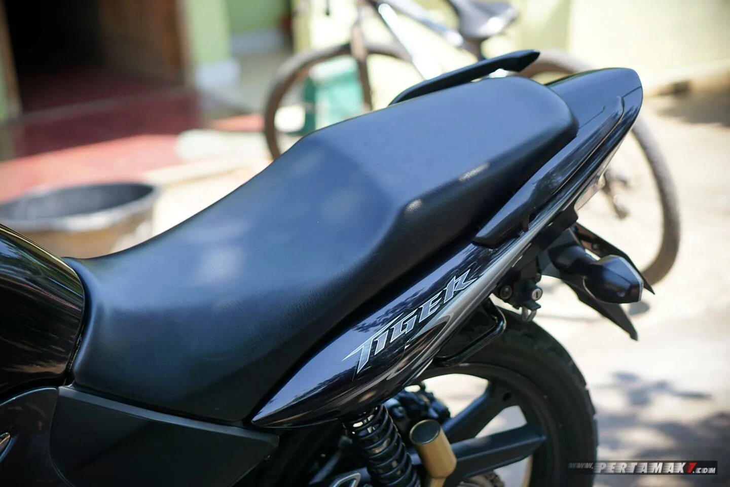 Honda tiger revo переднее крыло. Крыло на мотоцикл honda tiger revo 2012. Эллипсоид kpt fitness 204. Светодиод кр-1608surc. Светодиод smd 0603 красный.