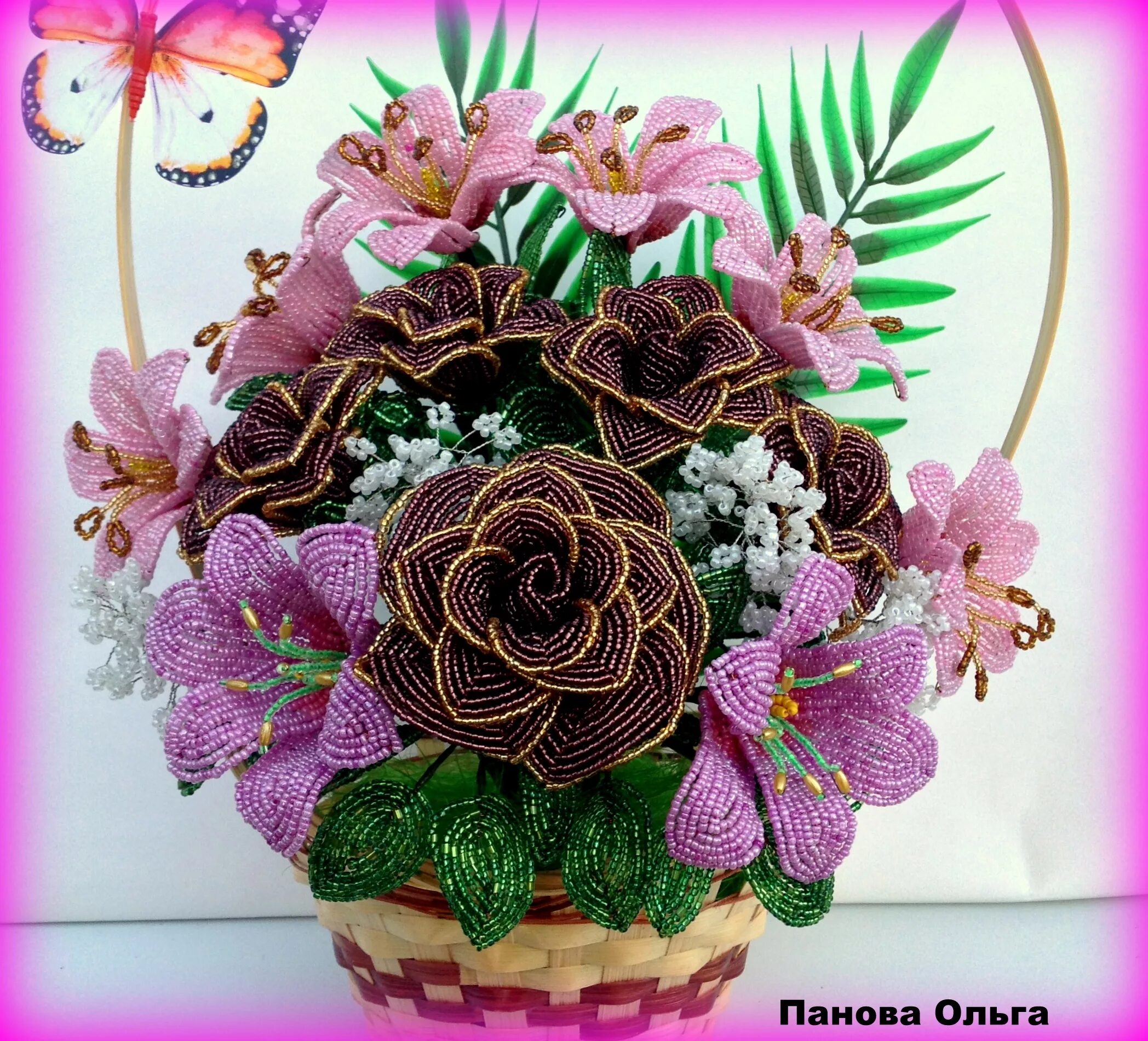 Композиции из бисера лучших мастериц. Ольга ильченко бисероплетение. Композиции с цветами из бисера. Синие цветы из бисера в композиции. Бисероплетение цветы камелия.