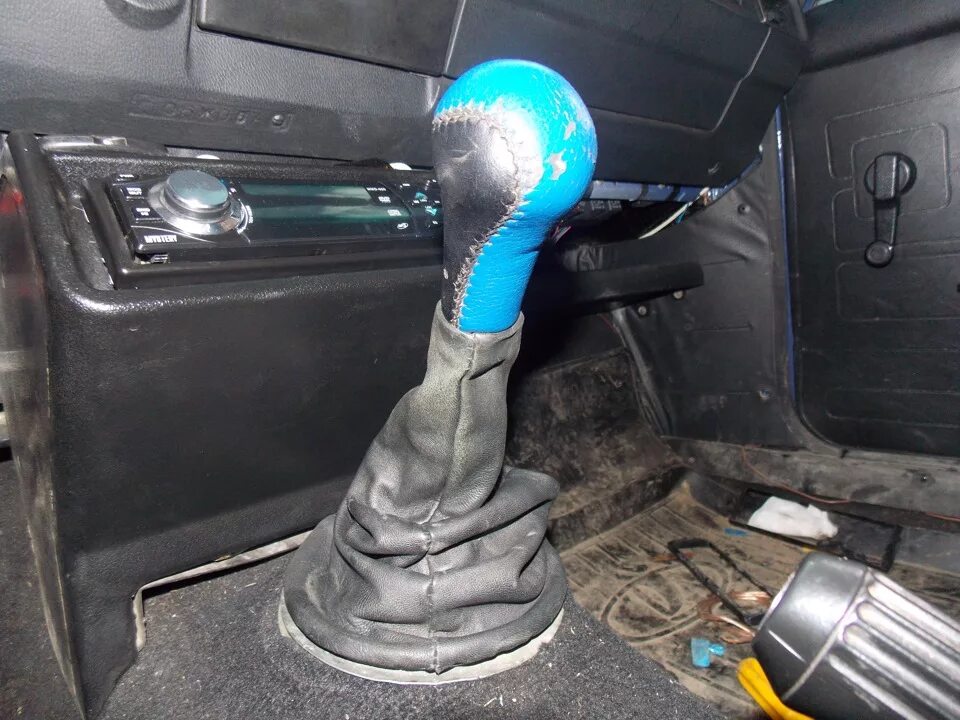 Ручка акпп ваз 2105. Селектор акпп в ваз 2105. Удлиненный рычаг кпп ваз 2105. Переключение мкпп на ваз 2107. Удлиненная ручка кпп ваз 2105.