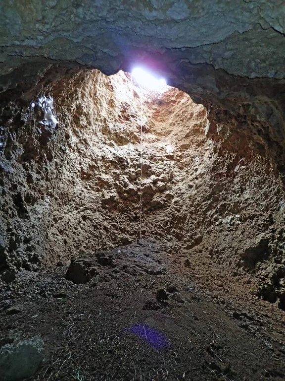 Карстовая воронка в китае. Карстовые пещеры воронки. Карстовые пещеры воронки. Карстовая воронка в китае с первобытным лесом. Небесная яма карстовая воронка.