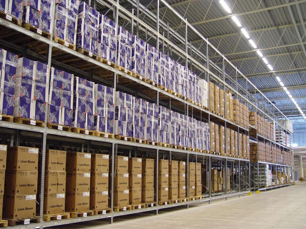 Стеллаж для крупногабаритных товаров. Складская логистика. Механизированные и автоматизированные склады. Памятка по бытовой химии. Складское помещение.