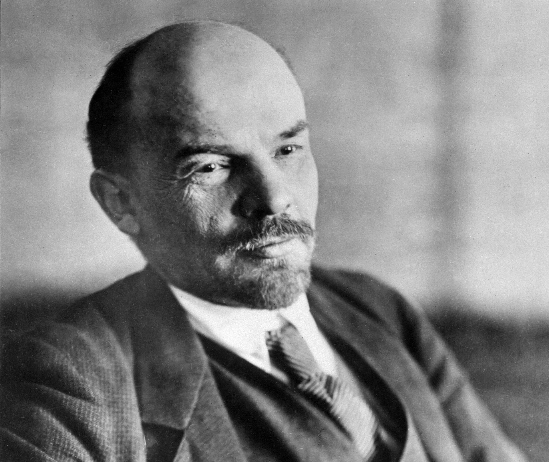 В. И. Ленин (1870-1924). Владимира Ильича Ульянова (Ленина) (1870— 1924).