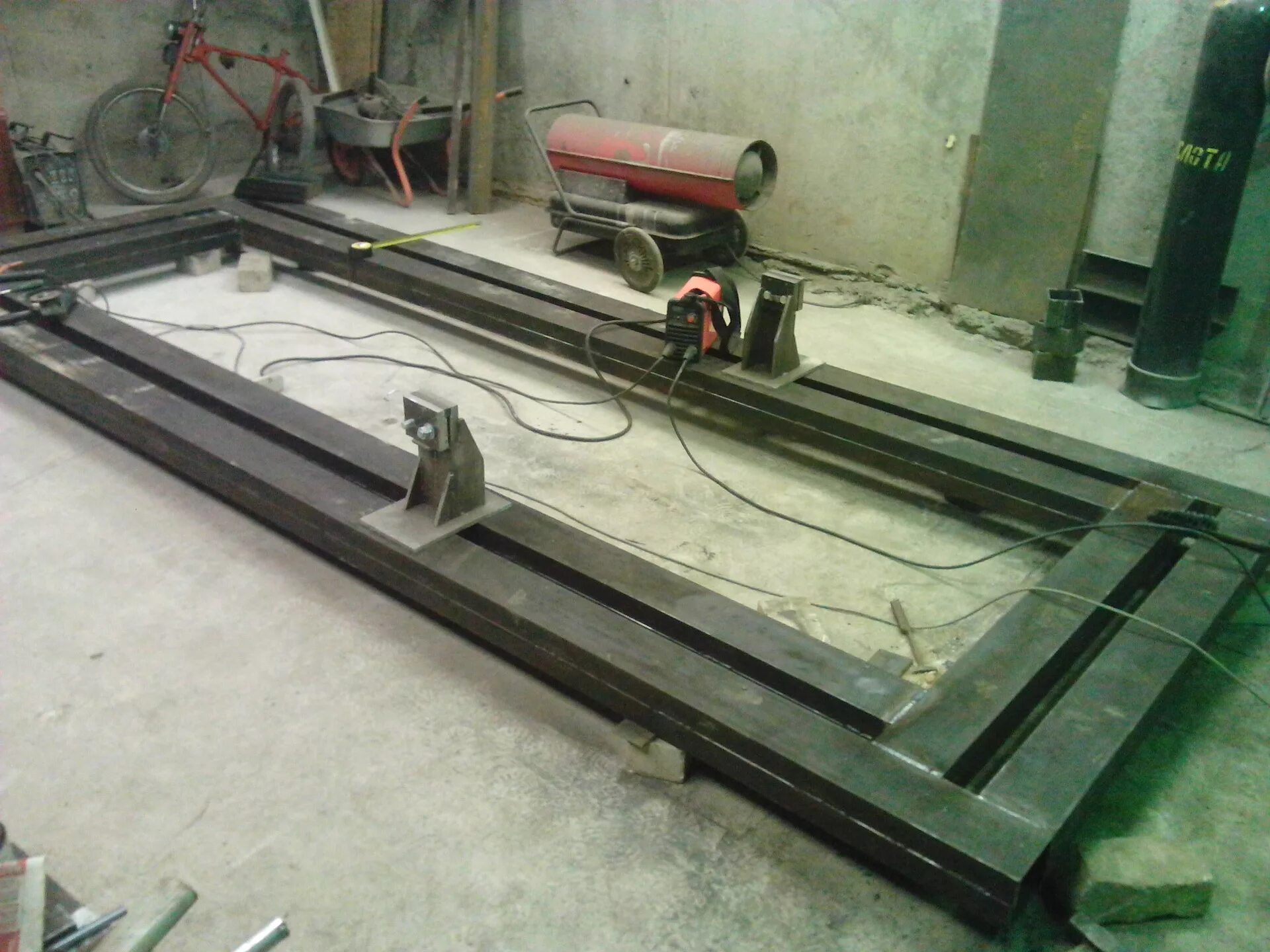 Стапель рихтовочный икжа 8790. Стапель шершень. Стапель для сканиа 460s. Стапель подкатной вектор. Стапель бу.