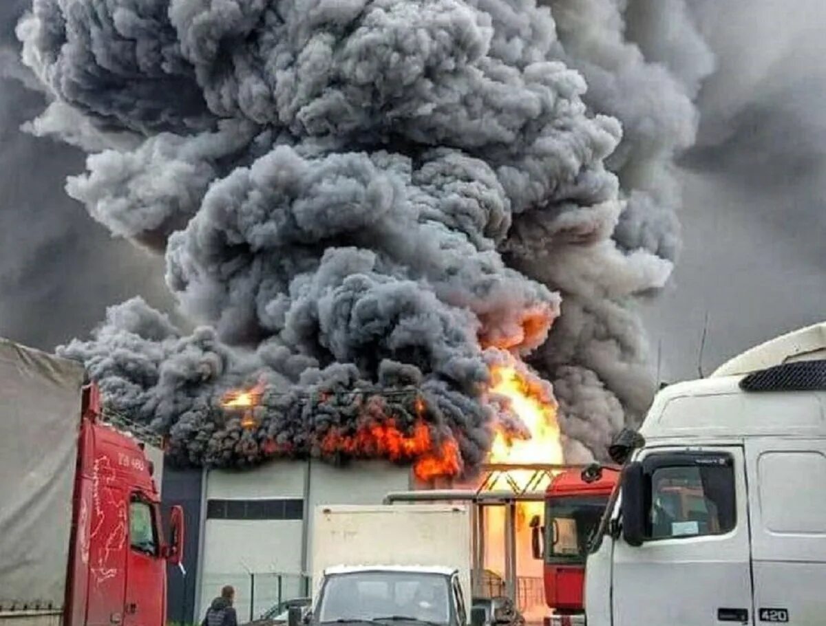 Нападение в ногинске. Пожар в Ногинске. Огромный пожар. Пожар в Ногинске сейчас. Пожар на производстве.