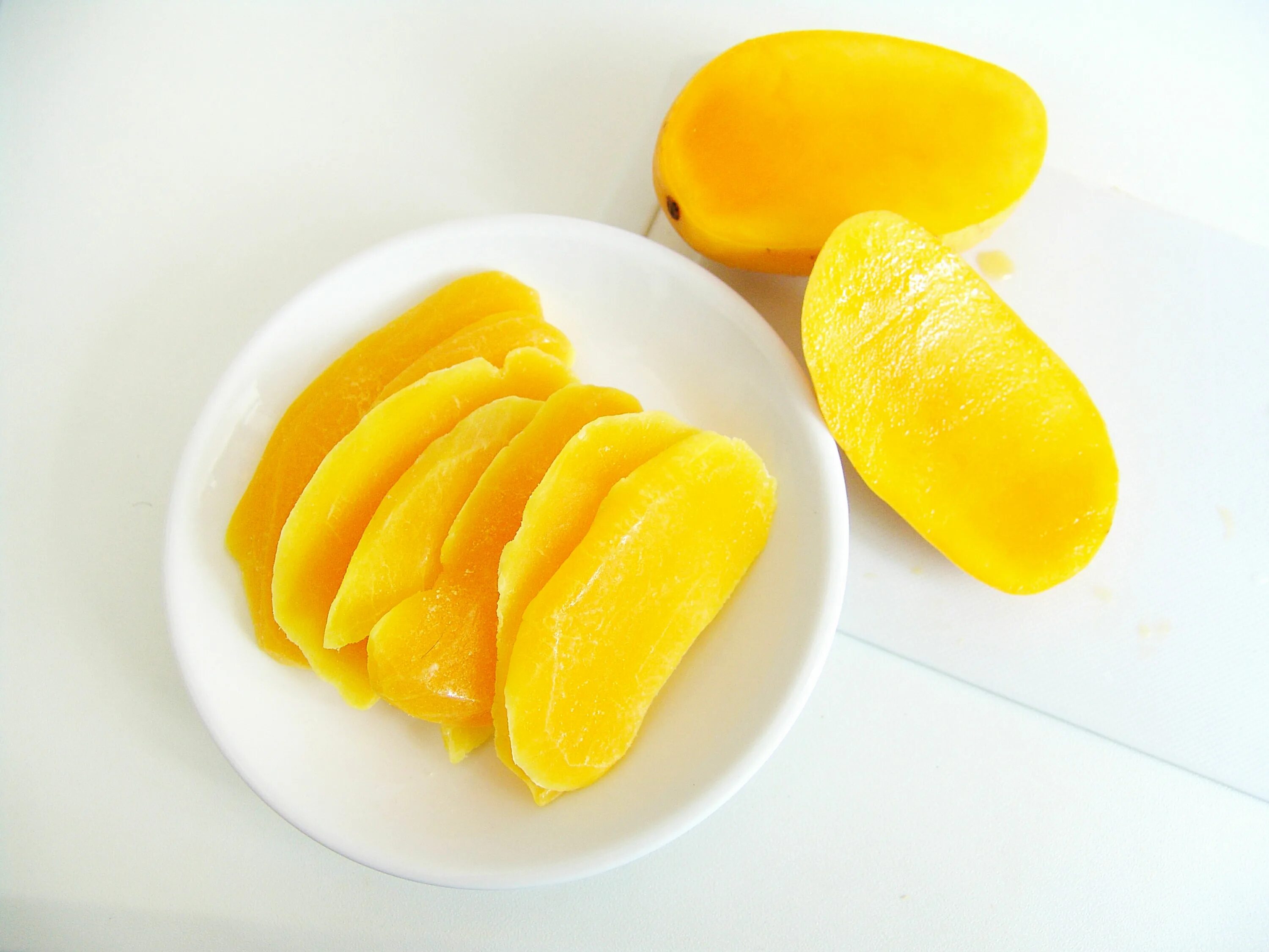Манго слабит. Манго dried mango. манго фрукт сушеный. сушеное манго fruit. манго сушеное дольки.