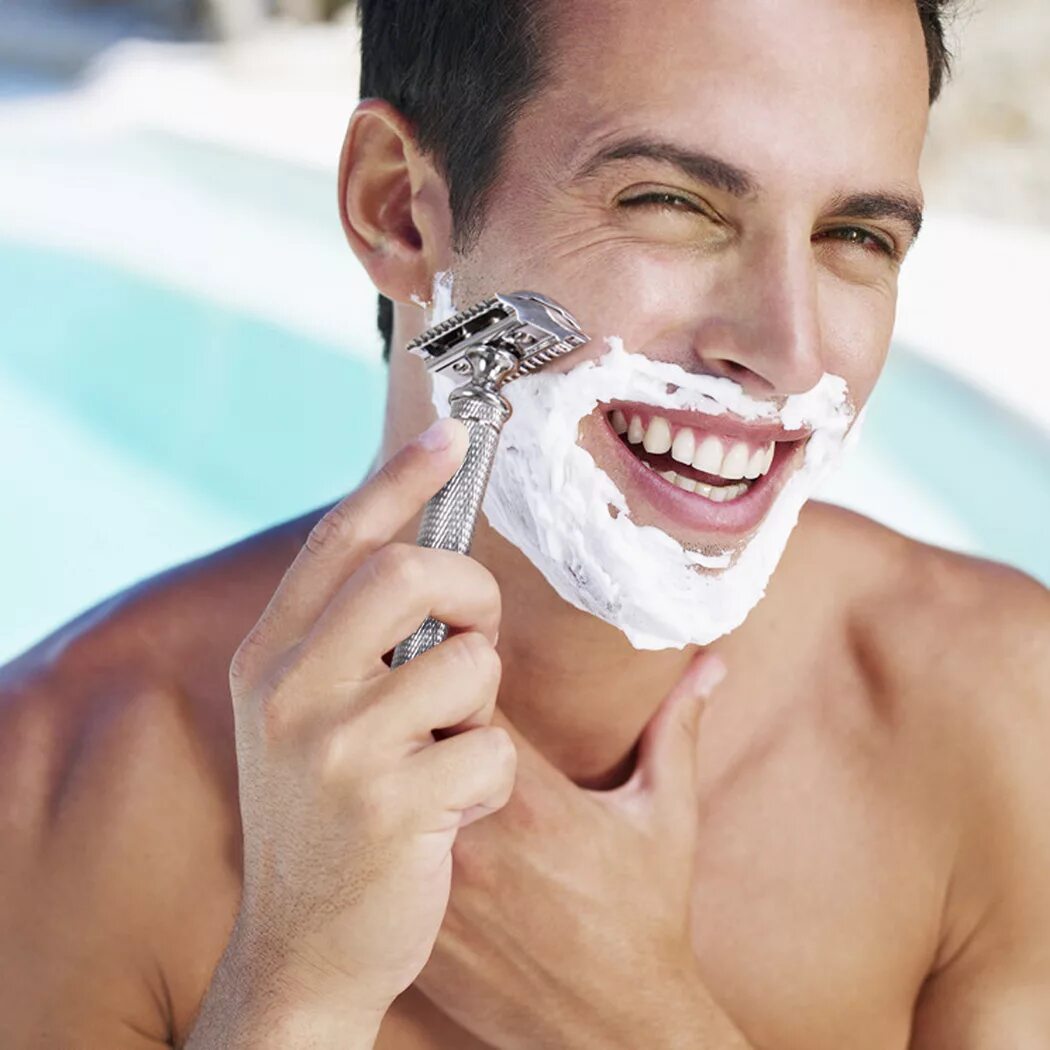 бритья для мужчин. бритва для мужчин. мужчина бреется. красивый мужчина бреется. мужчина бреется.