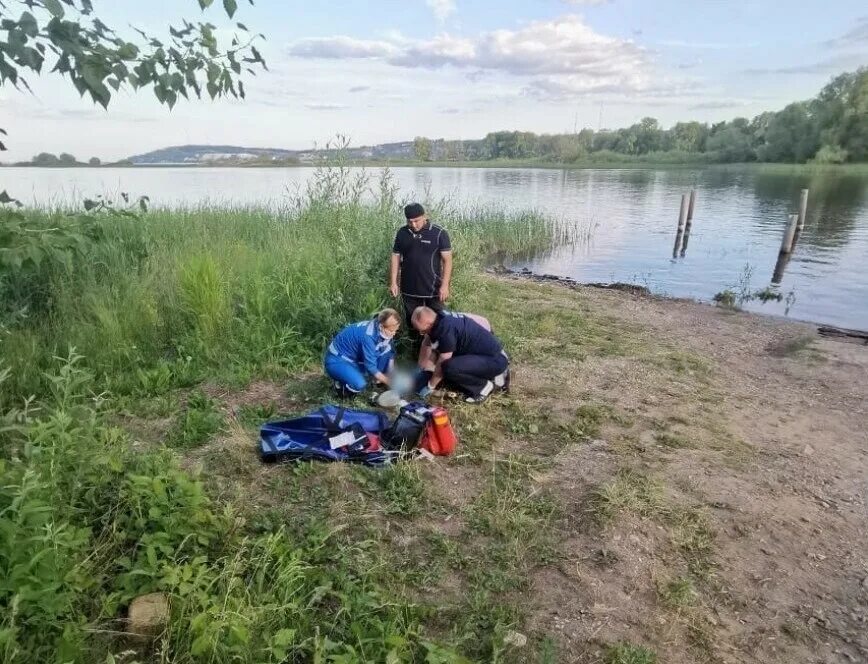 Летом на речке. Пацан утонул на речке в Шарье.