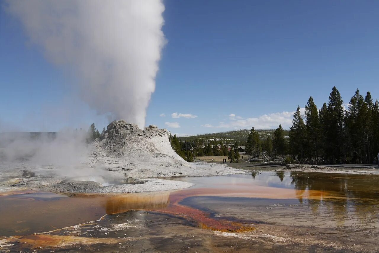 Национальный парк йеллоустоун вулкан. Йеллоустоун вулкан последнее. Кальдера вулкана еллоу стоун. Вулкан йеллоустоун извержение. Еллоу стоун супервулкан.