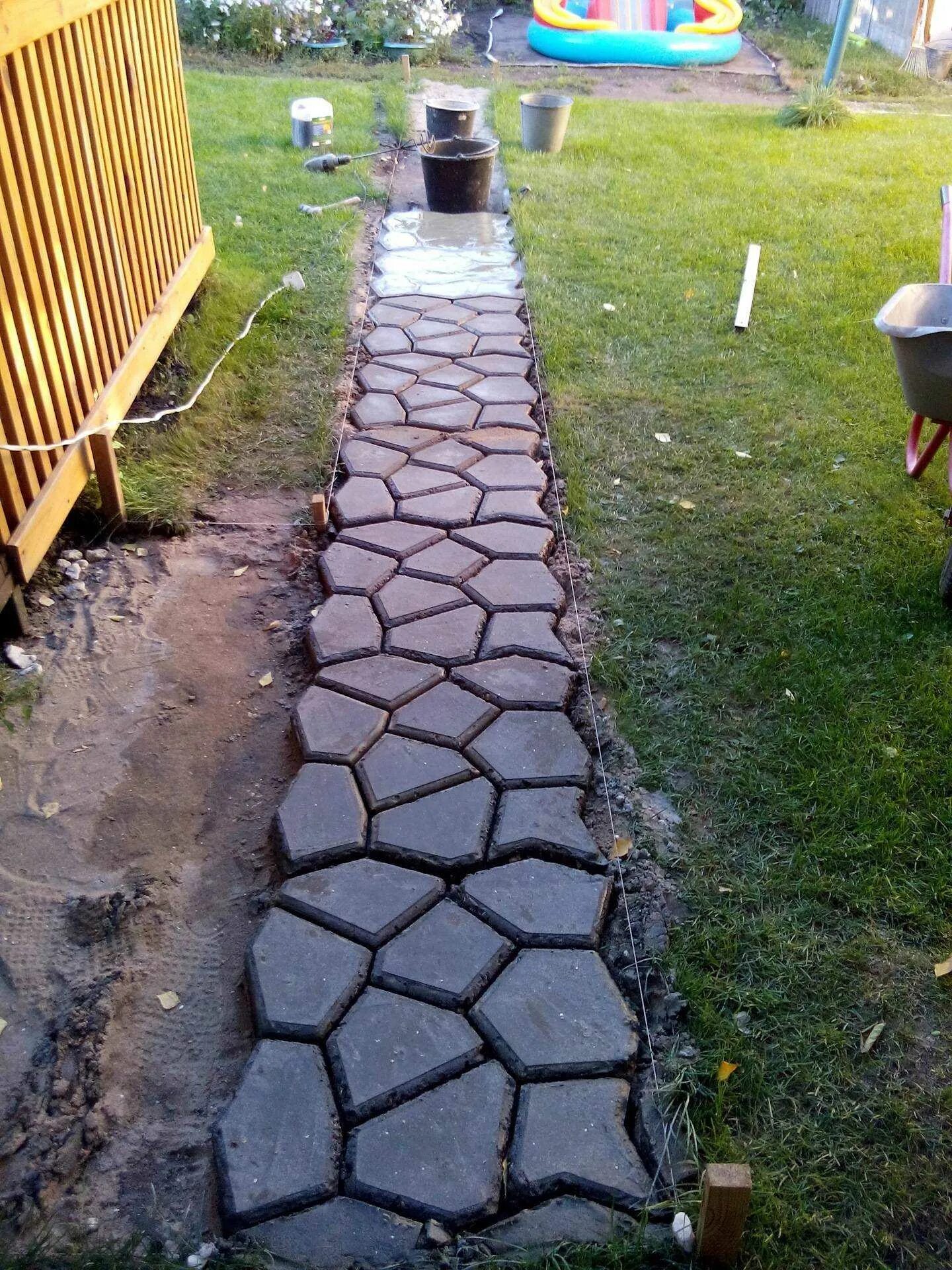 Дорожка в сад. Создать тротуар. Кирпичная дорожка на даче. Создать тротуар. Создать тротуар.