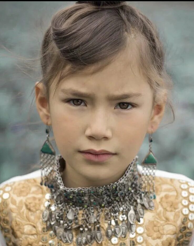 Казахи народ. Казах с русской девушкой. Дети метисы. Татары молодые красивые. Сибирские татары монголоидной расы.