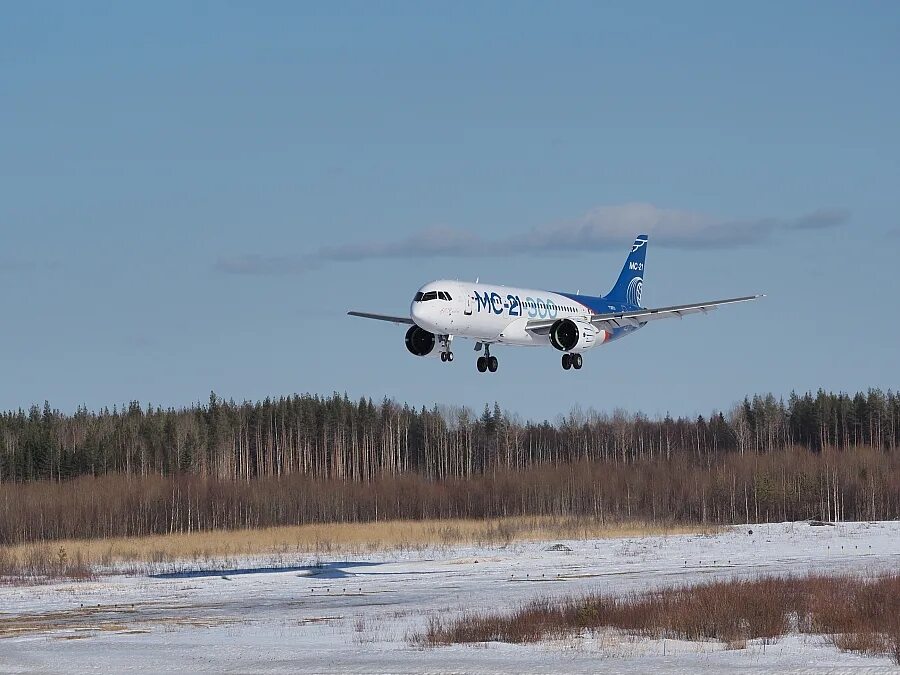 Пассажирские самолеты летающие в россии. МС 21 300. Самолет Иркут МС-21. MC 21 300 самолет. МС 21 испытания.