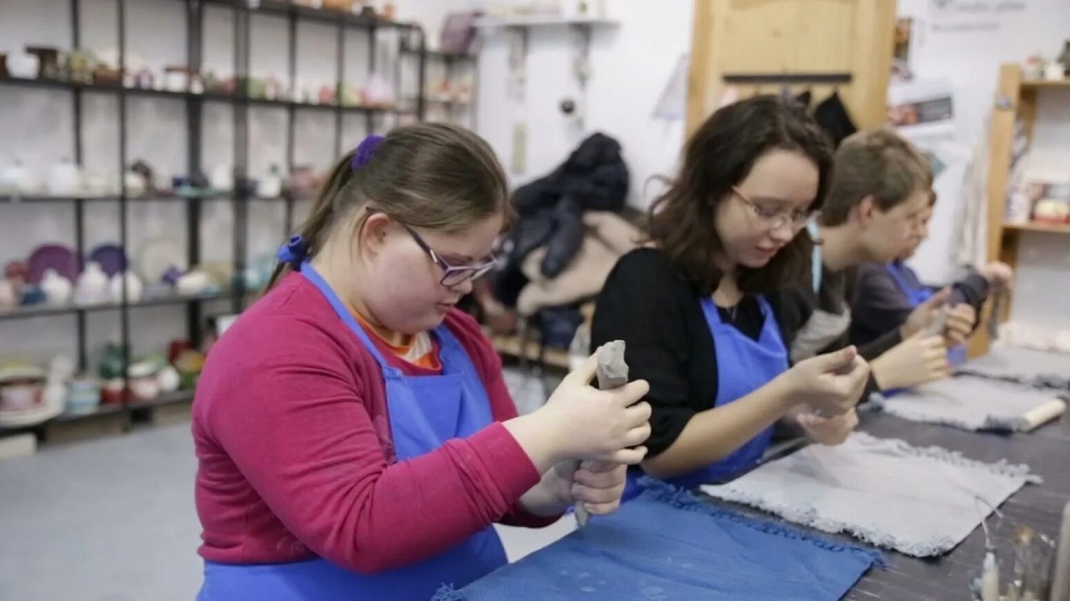 Полиграфическая мастерская для инвалидов. Мастерские для инвалидов. Мастерские для детей инвалидов. Мастерские для инвалидов. Трудовые мастерские для инвалидов.