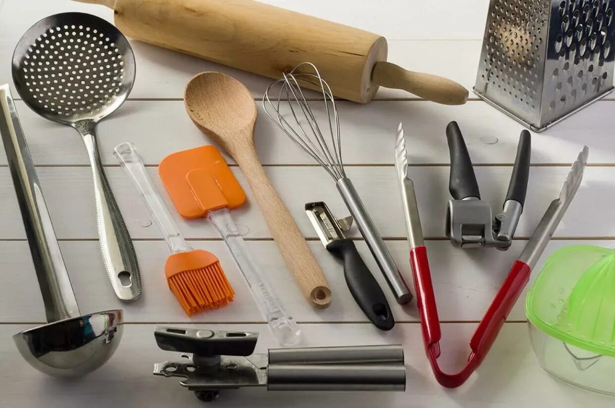 Все новые и нужные для. Кухонная посуда и инвентарь. Кухонные инструменты. Кухонные инструменты и приспособления. Инвентарь и приспособления для кухни.