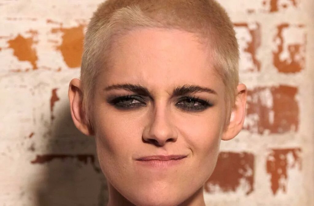 бритни спирс 2008 лысая. волосы налысо. эмбер роуз лысая. чигринец лысая. Jessie j лысая.