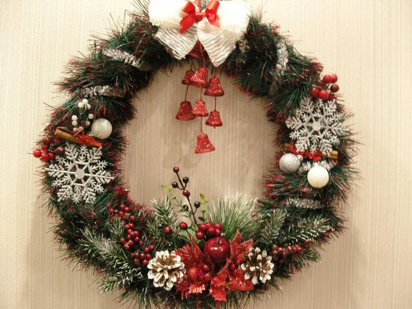 красивый венок на новый год своими руками. красивый венок на новый год своими руками. рожде, ствеенскийвенок. рождественский венок иоганн генрих вихерн. новогодние венки.