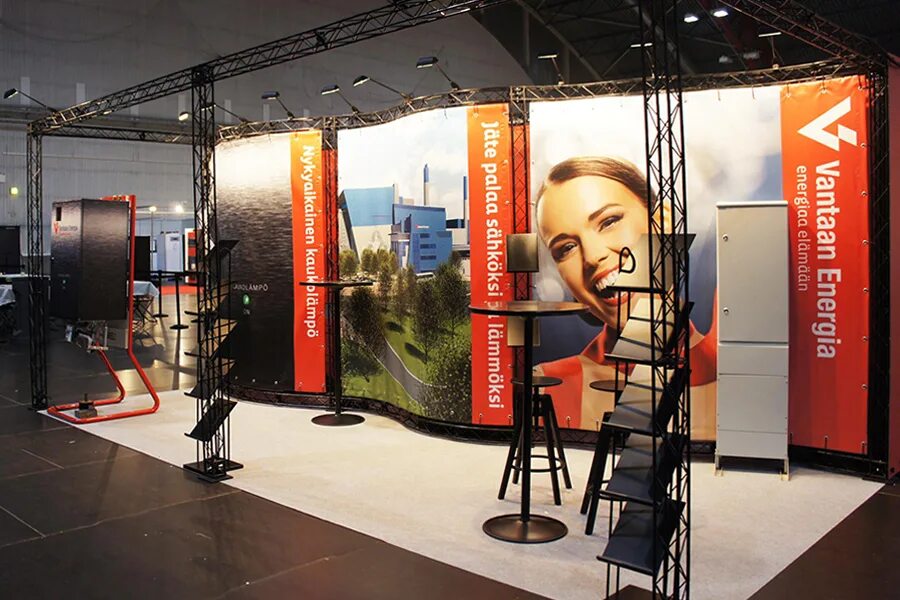 выставочные стенды для архива. мобильная экспозиция аллея испытателей. мобильная экспозиция аллея испытателей. уличная фотовыставка. оформление стены славы в музее.