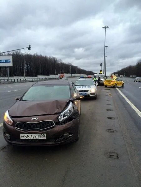 Авария на Киевском ИОСЕЕ. Авария на Киевском шоссе Внуково. ДТП на Киевском шоссе вчера в районе Внуково. Что случилось на киевском направлении