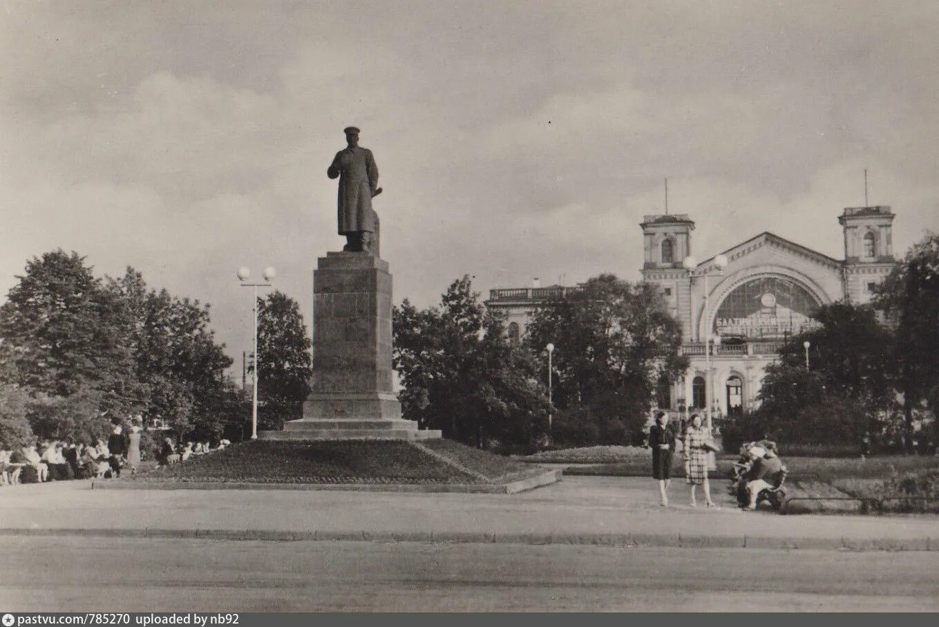 Памятник Сталину у Балтийского вокзала. Памятник Сталину на Поклонной горе в Ленинграде. Памятник Ленину у Балтийского вокзала. Памятник Сталину в Калининграде на площади Победы. Балт вокзале