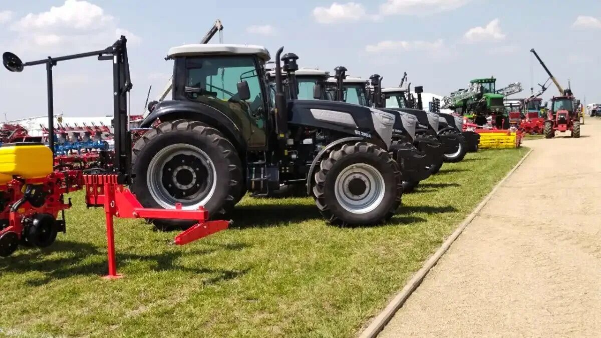 Сельхозтехника 2023. Сельхозтехника. Весенняя посевная. Жатка джон дир 635f. Сельскохозяйственные машины.