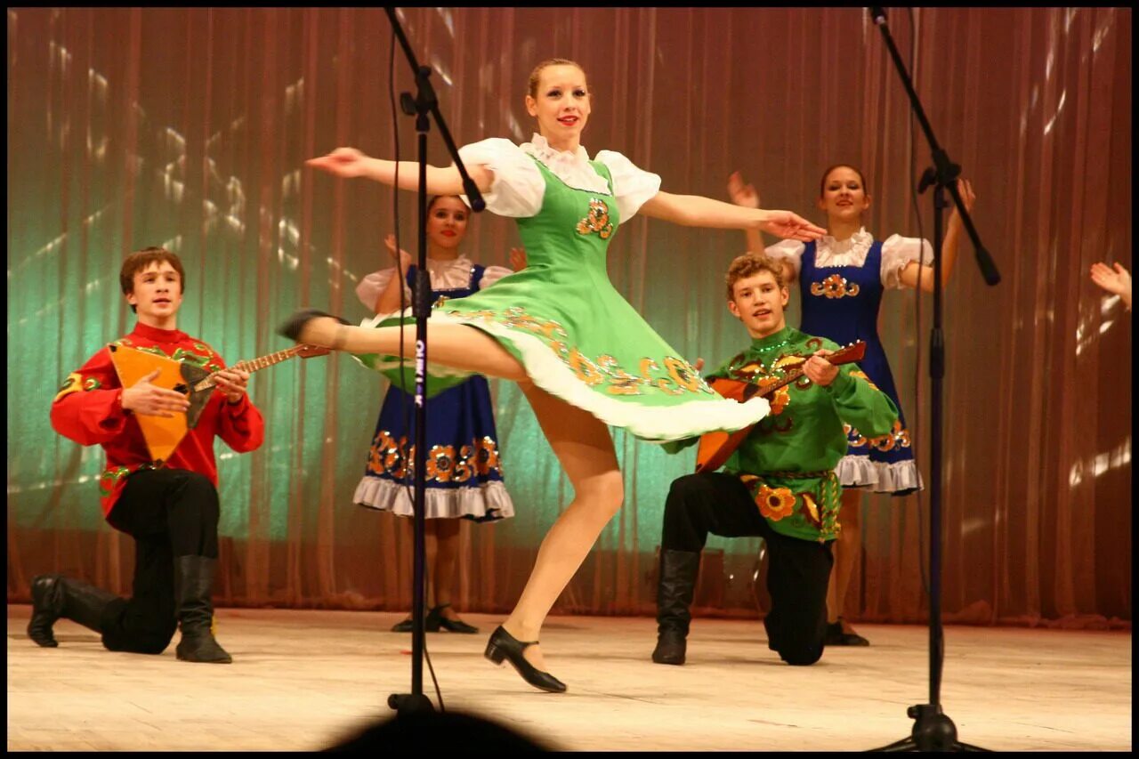 Танцуй и пой россия молодая. Калинка танец. Вращения в народном танце. Вертушка в народном танце. Верчения в народном танце.