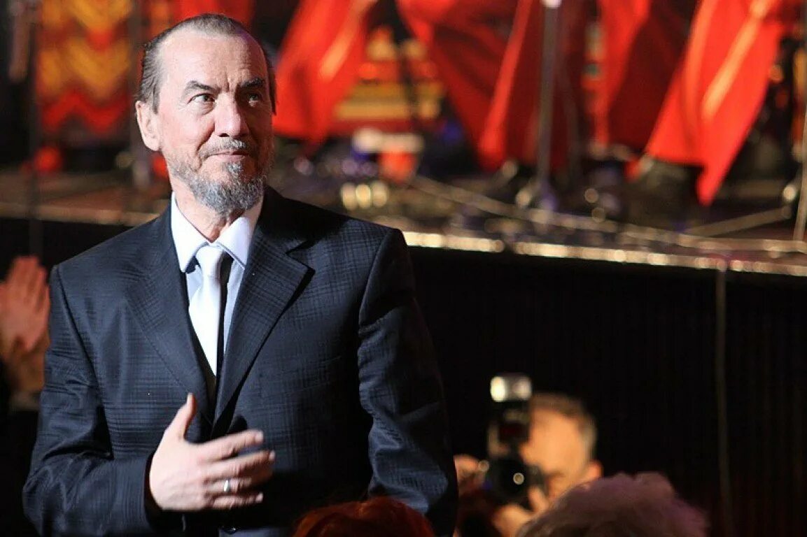 Руководитель казачьего хора захарченко. Виктор захарченко кубанский казачий хор. Руководитель казачьего хора захарченко. Виктор гаврилович захарченко. Руководитель кубанского казачьего хора виктор захарченко биография.