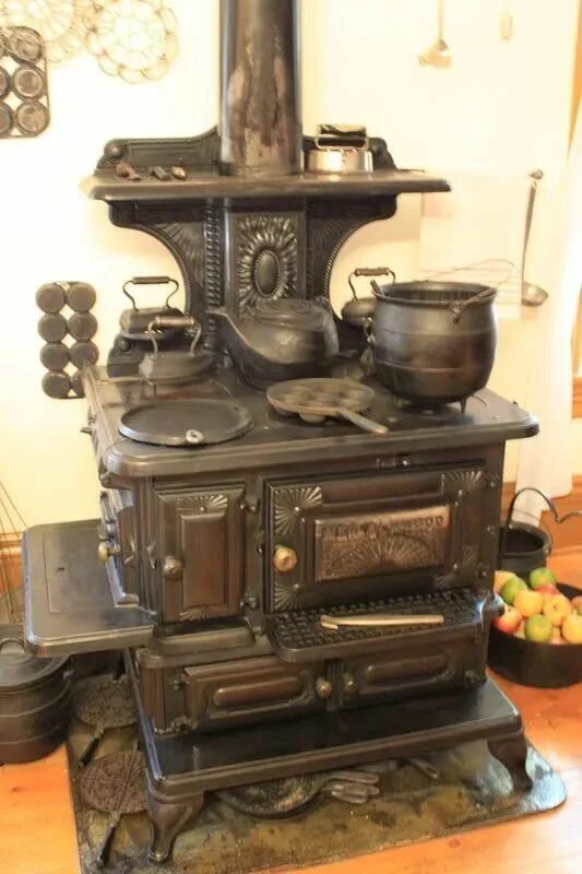 Купить старую печку. Чугунная печь 19 век. Дровяная печь Stove чугун. Cast Iron Stove печь. Старинная печь Taunton Iron.