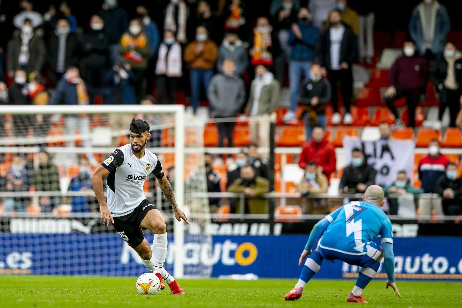 Валенсия вальекано. 09 12 2015 валенсия лион. Райо вальекано. Валенсия райо. Валенсия футбольный клуб 2023.