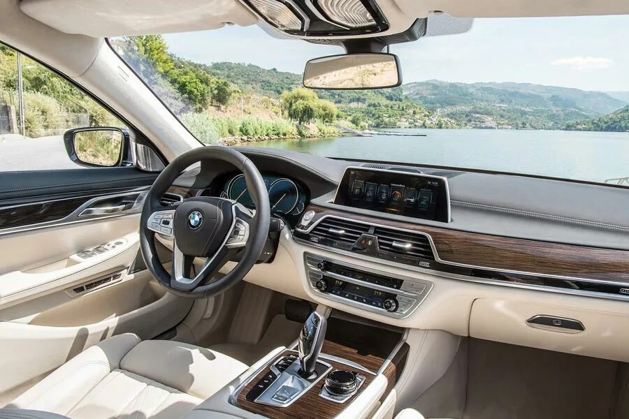 Купить й 7. BMW 730d 2021. BMW 730d XDRIVE 2015. BMW 7 g11 салон. BMW 7 новый g11.