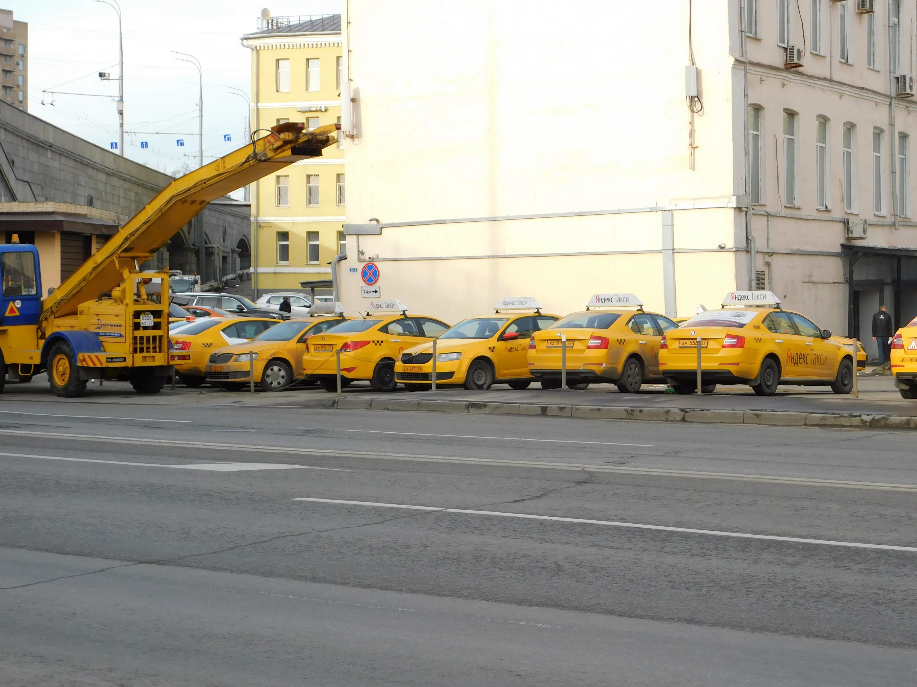 Поддержка такси в москве. Рынок такси.