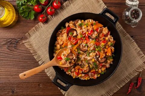 Рагу из овощей с рисом на сковороде