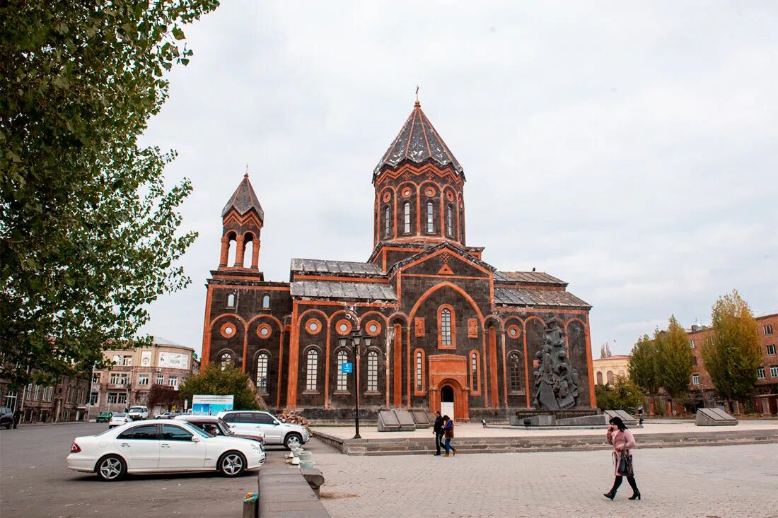 Церковь Сурб Аменапркич. Церковь Аменапркич в Гюмри. Гюмри храм Святого Всеспасителя. Храм Гюмри Армения.