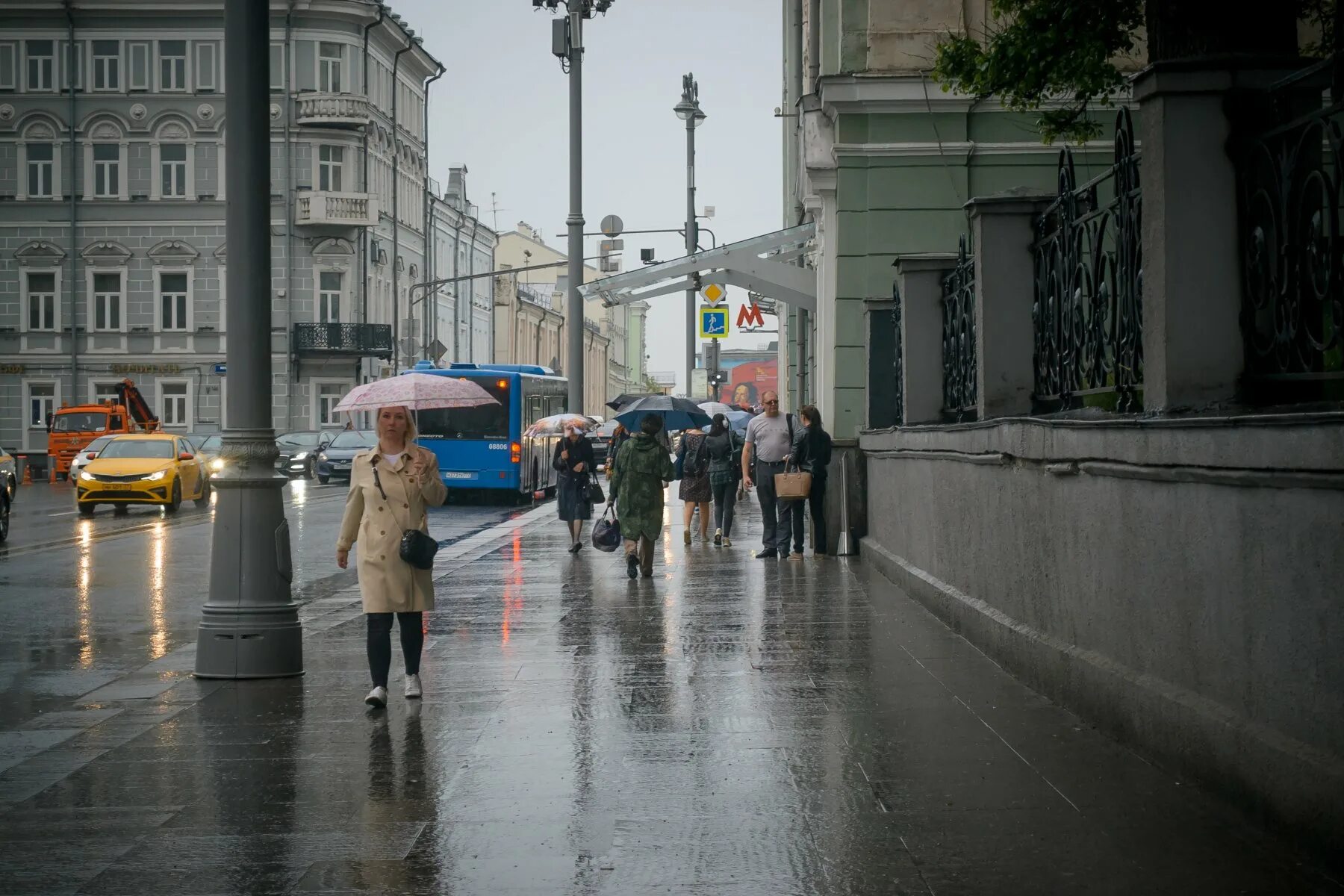 Не прекращавшийся в течение суток дождь. Дождливая Москва. Дождливый день в Москве. Дождь в городе Москва. Москва пасмурно.