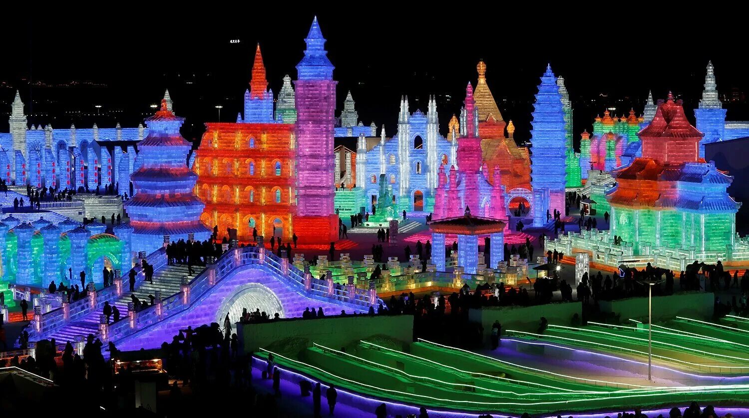 Ледовый город в китае харбин. Ледяной городок в китае харбин. Ледяной городок харбин 2020. Город изо льда в китае. Город изо льда в китае.
