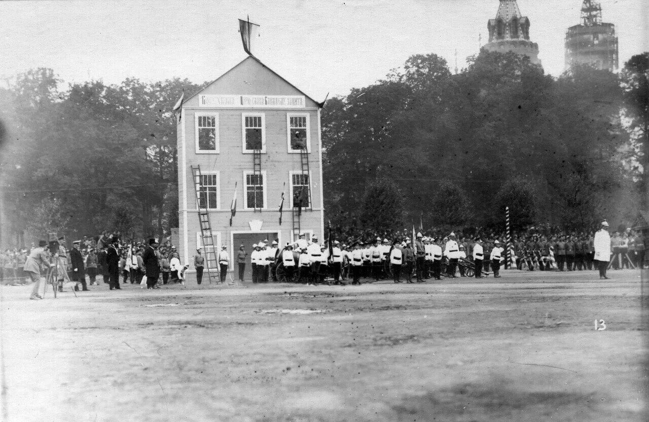 Инициатор первых потешных пожарных отрядов 1910. Смотры «потешных» на марсовом поле. 1911-1912. смотр потешных 1912. 31 августа 1912 г. потешные железнодорожное училище. 31 августа 1912 г. потешные смотр смоленск.